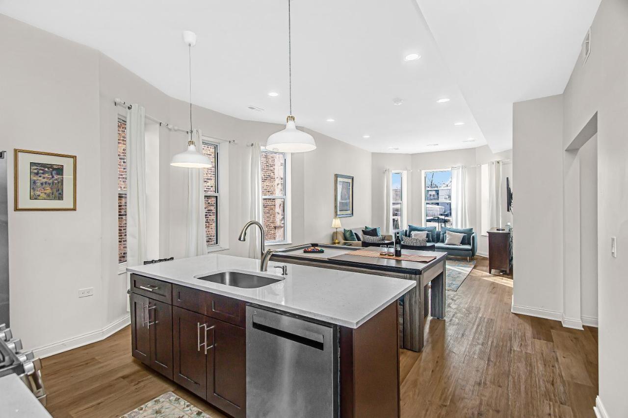 Modern 4Br Just A Block From Cta Pink Line With Pool Table Free Parking Chicago Exterior photo