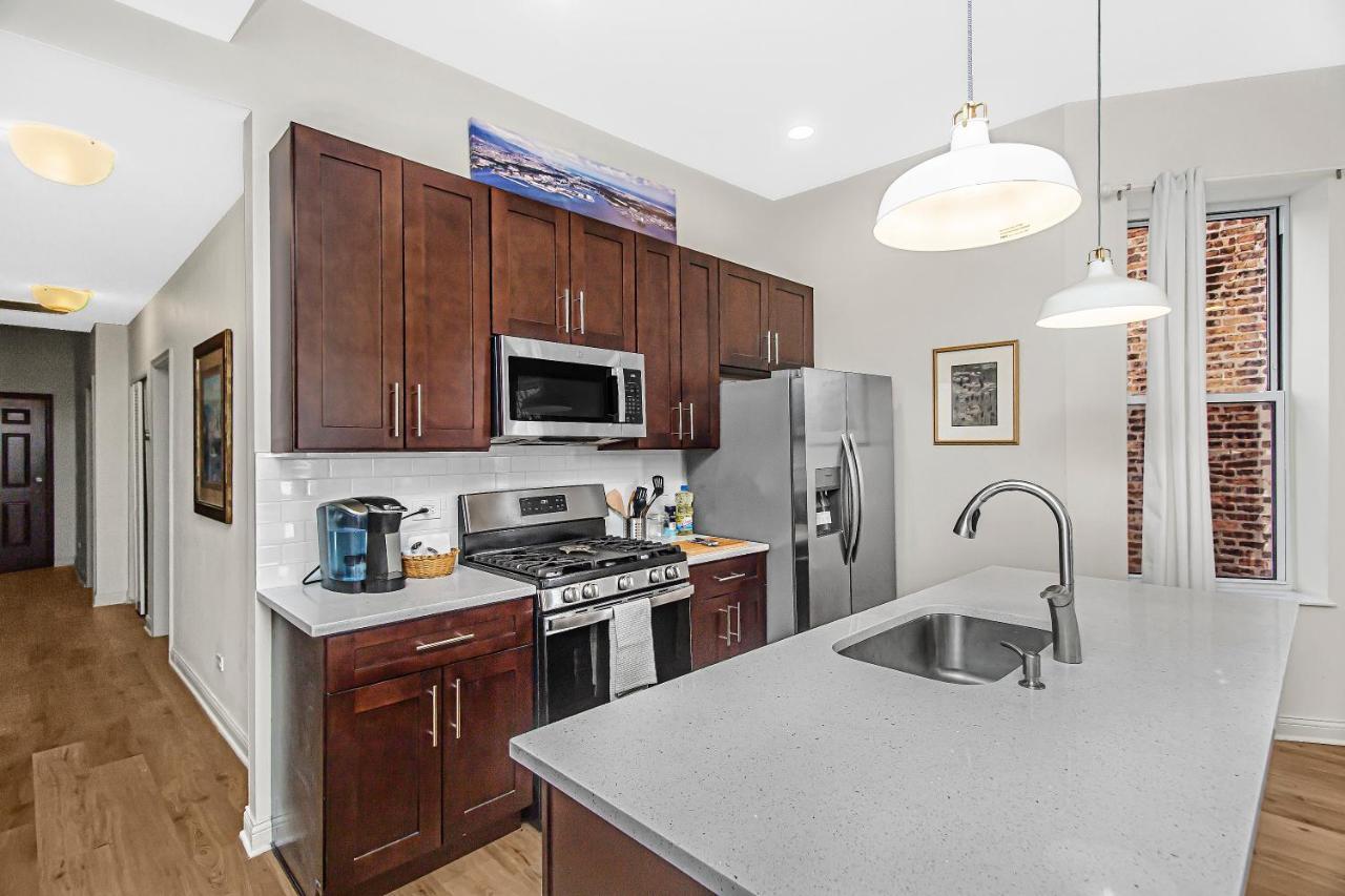 Modern 4Br Just A Block From Cta Pink Line With Pool Table Free Parking Chicago Exterior photo