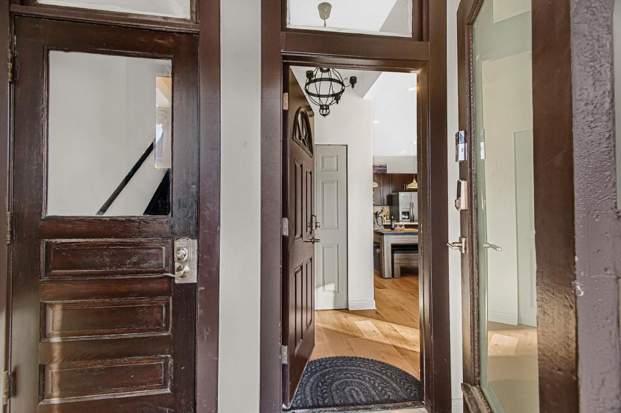 Modern 4Br Just A Block From Cta Pink Line With Pool Table Free Parking Chicago Exterior photo