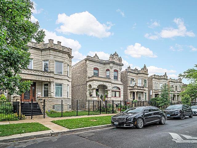 Modern 4Br Just A Block From Cta Pink Line With Pool Table Free Parking Chicago Exterior photo
