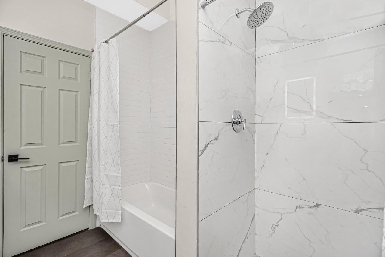 Modern 4Br Just A Block From Cta Pink Line With Pool Table Free Parking Chicago Exterior photo